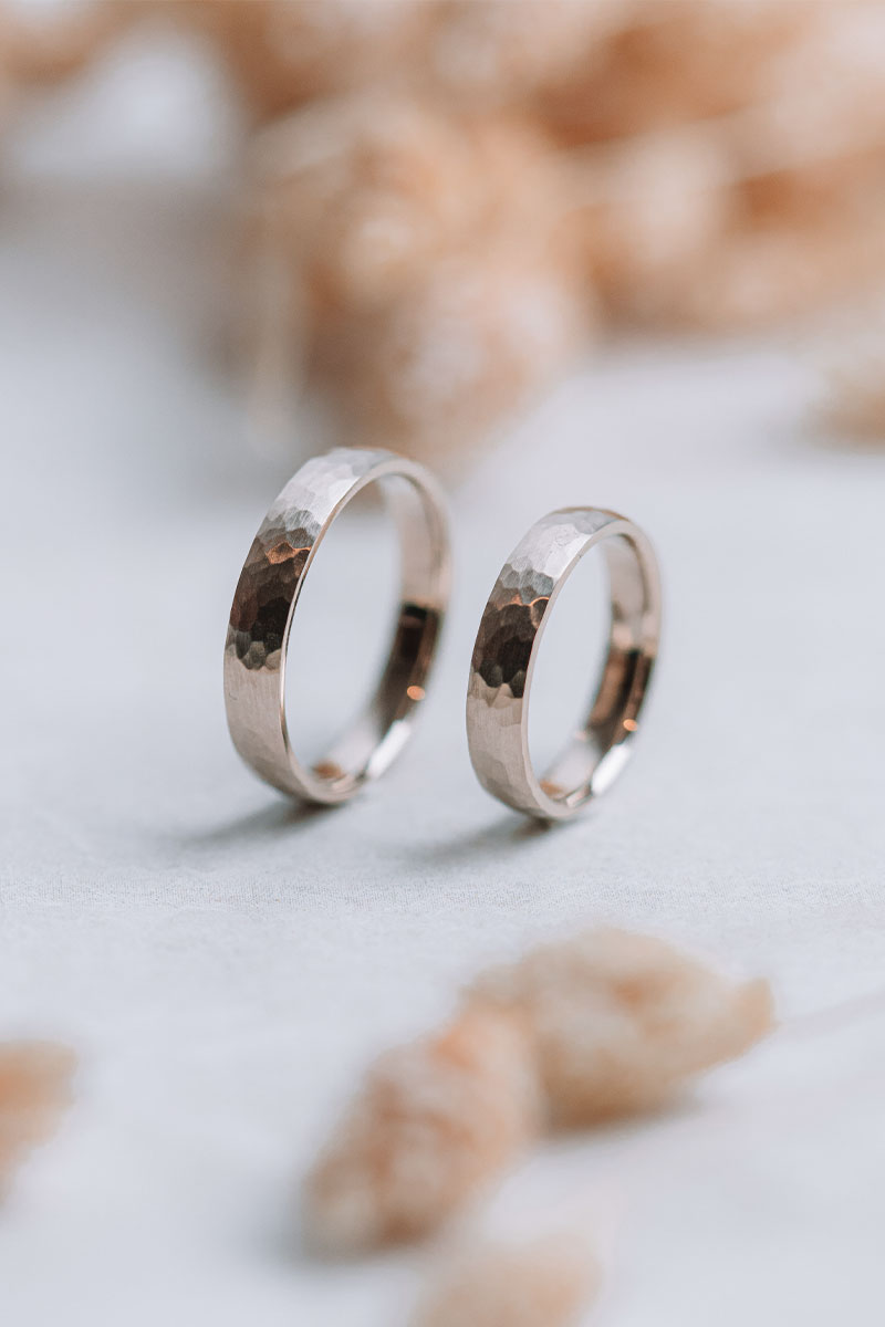 Altın 4 mm Dövme Çift Alyans - DAL1309 - DAL1310 14 Ayar Altın 4mm Dövme Alyans - Görsel 1