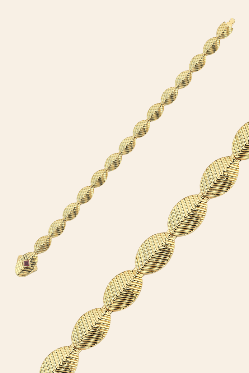 01720566-X13246BAAY-00 14 Ayar Sarı Altın Yaprak Dokulu Oval Motifli Taş Detaylı Bileklik - Görsel 1
